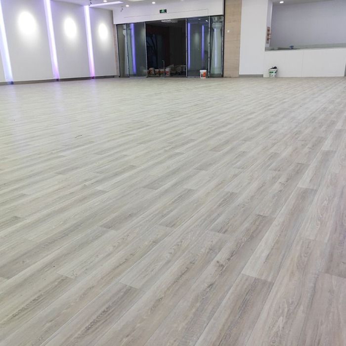Wear-resistant PVC floor