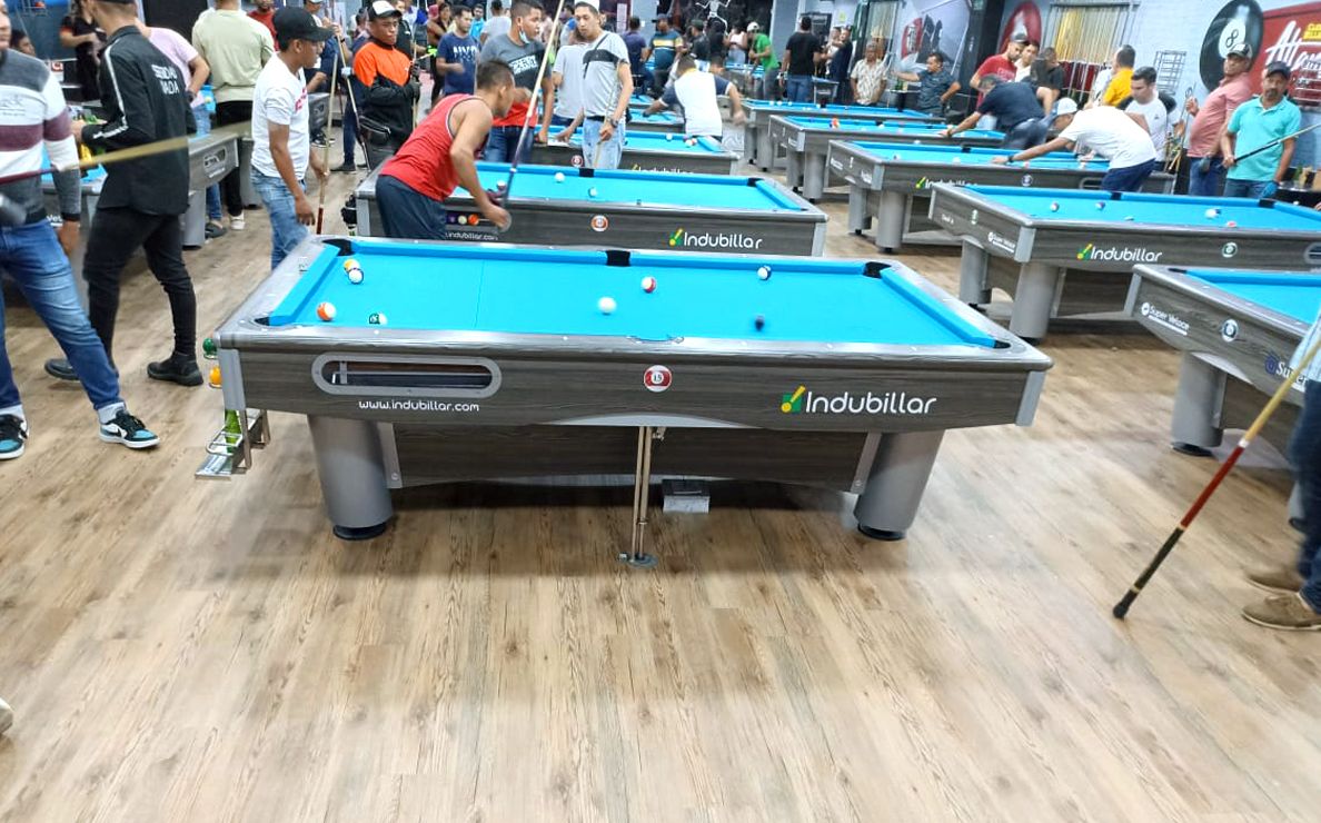 4000 متر مربع من أرضيات الفينيل الفاخرة (LVT) - يوليو 2025 - قاعة السنوكر في كولومبيا